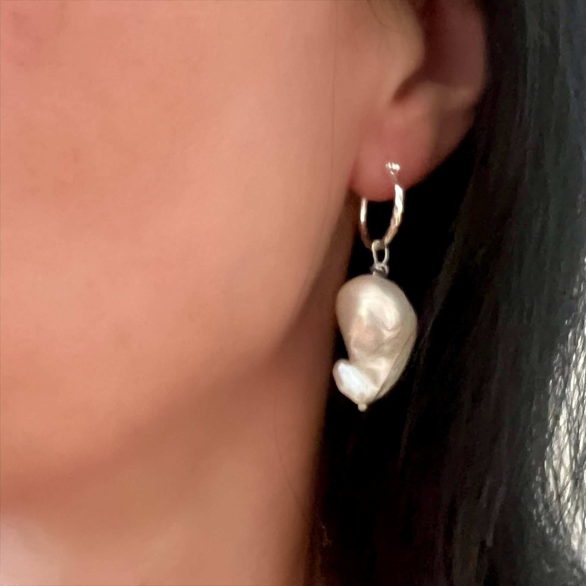 Fireball Pearl silver creole earrings - 6 elements Studio