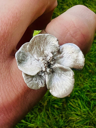 Hibiscus Bloom – Silver Hibiscus Ring - 6 elements Studio