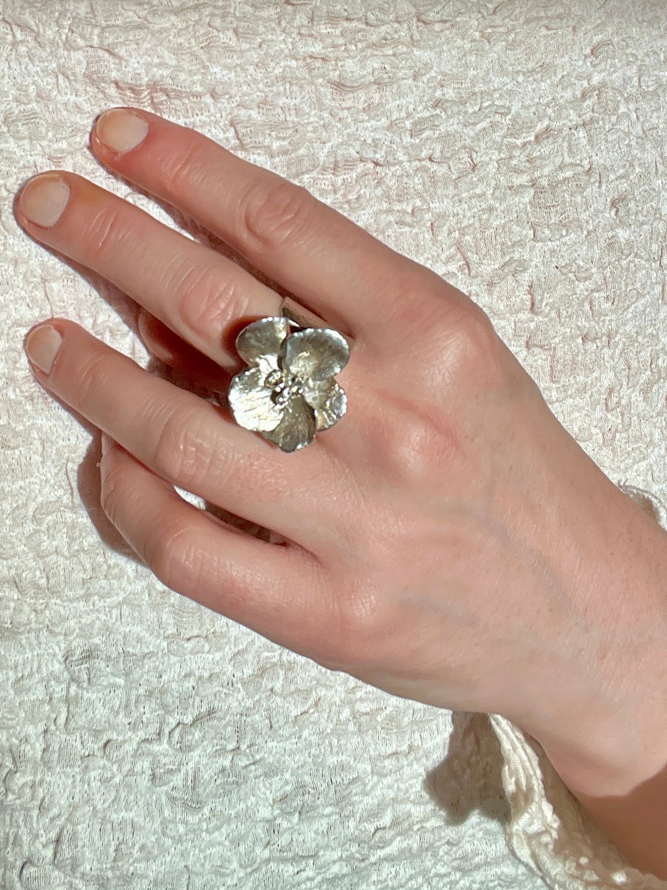 Hibiscus Bloom – Silver Hibiscus Ring - 6 elements Studio