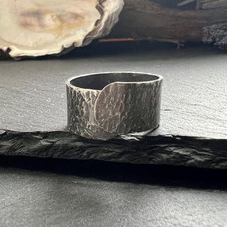 Men's Hammered band Adjustable RIng - Medium - 6 elements Studio