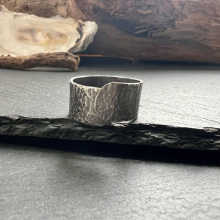 Men's Hammered band Adjustable RIng - Medium - 6 elements Studio