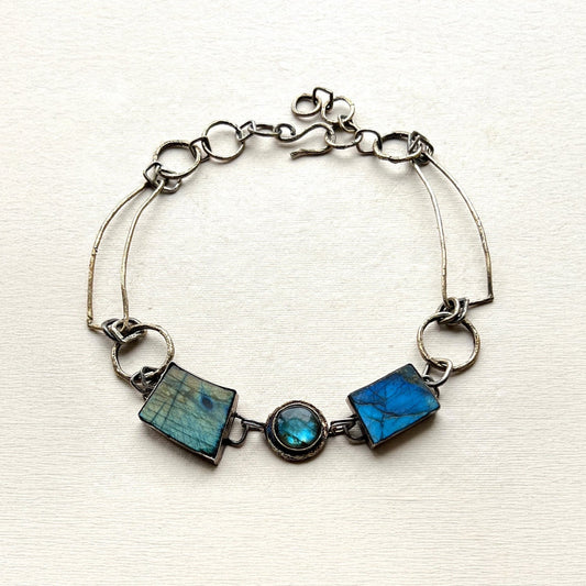 Ocean’s Whisper - Silver Bohemian Labradorite Necklace - 6 elements Studio