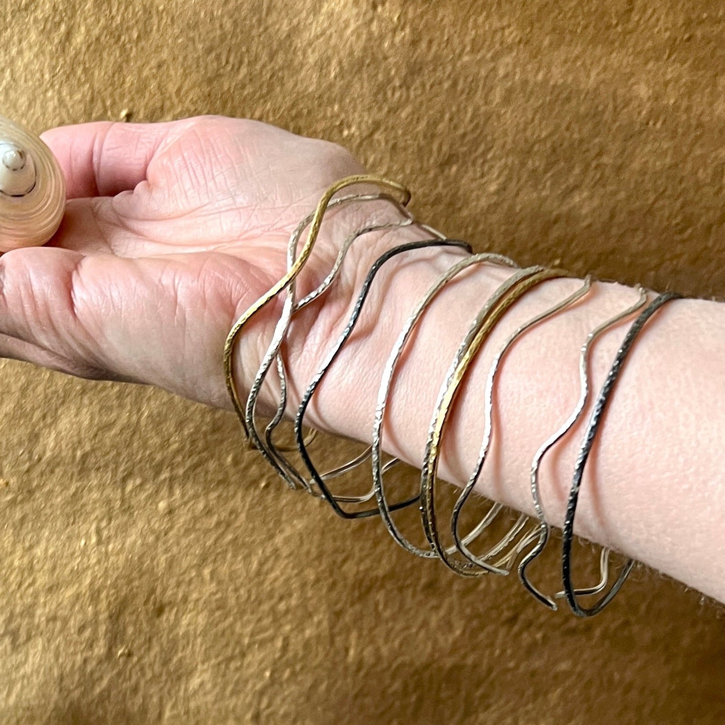 Set of textured silver bangles - 6 elements Studio