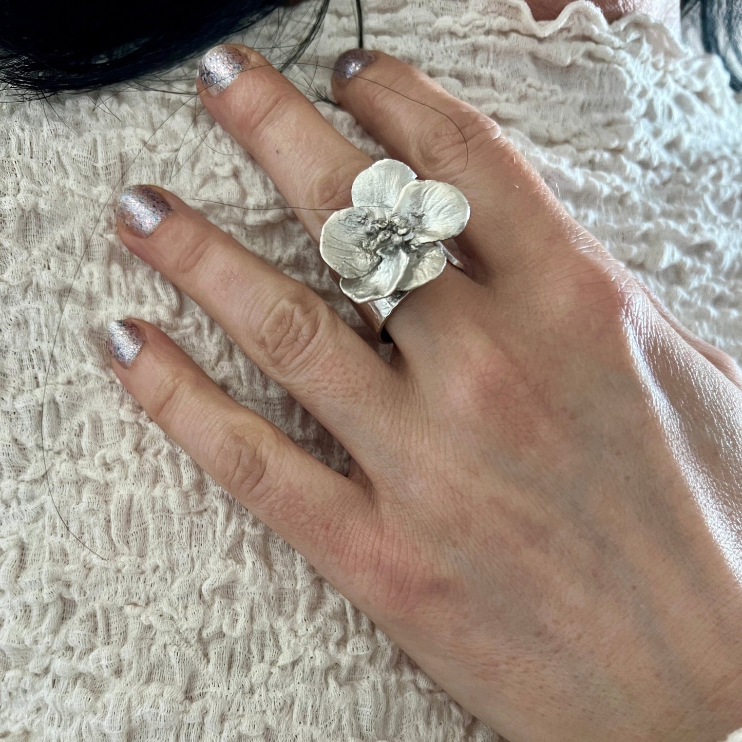 Hibiscus Bloom – Silver Hibiscus Ring - 6 elements Studio